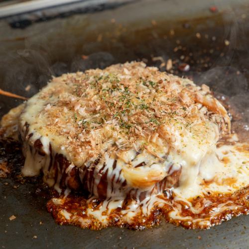 女性に人気！豚玉とろとろチーズのお好み焼き♪