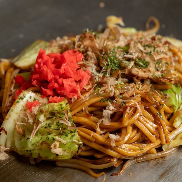 ちょっと甘めのソースが香る！焼きそばでお腹いっぱいに☆