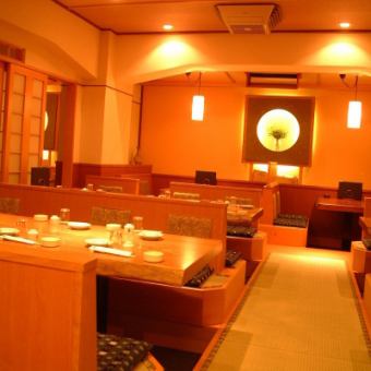 A tatami room for 4 to 6 people.