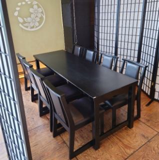 [Spring] When used by a small number of people, it can be partitioned by partitions and used in a semi-private room.There is 1 table for 4 people, 2 tables for 6 people, and 1 table for 8 people.