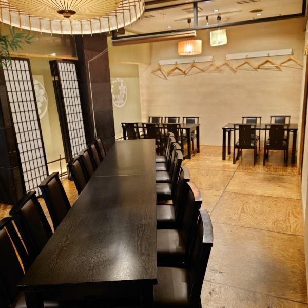 【春の間】桜風紋-oufumon-　春をコンセプトにした完全個室のお部屋。テーブル席を囲んで周り気にせず宴会が楽しめます。最大28名までOK！