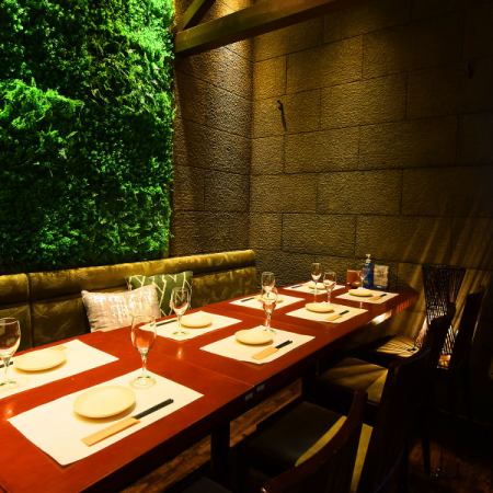 We can accommodate 2, 4, 6, 8 people... any occasion, so please feel free to contact us. Our calm Japanese-style space is very popular!