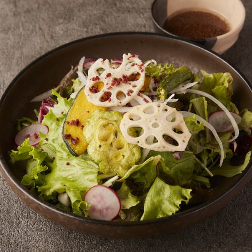 Japanese-style salad with colorful root vegetable chips and bacon