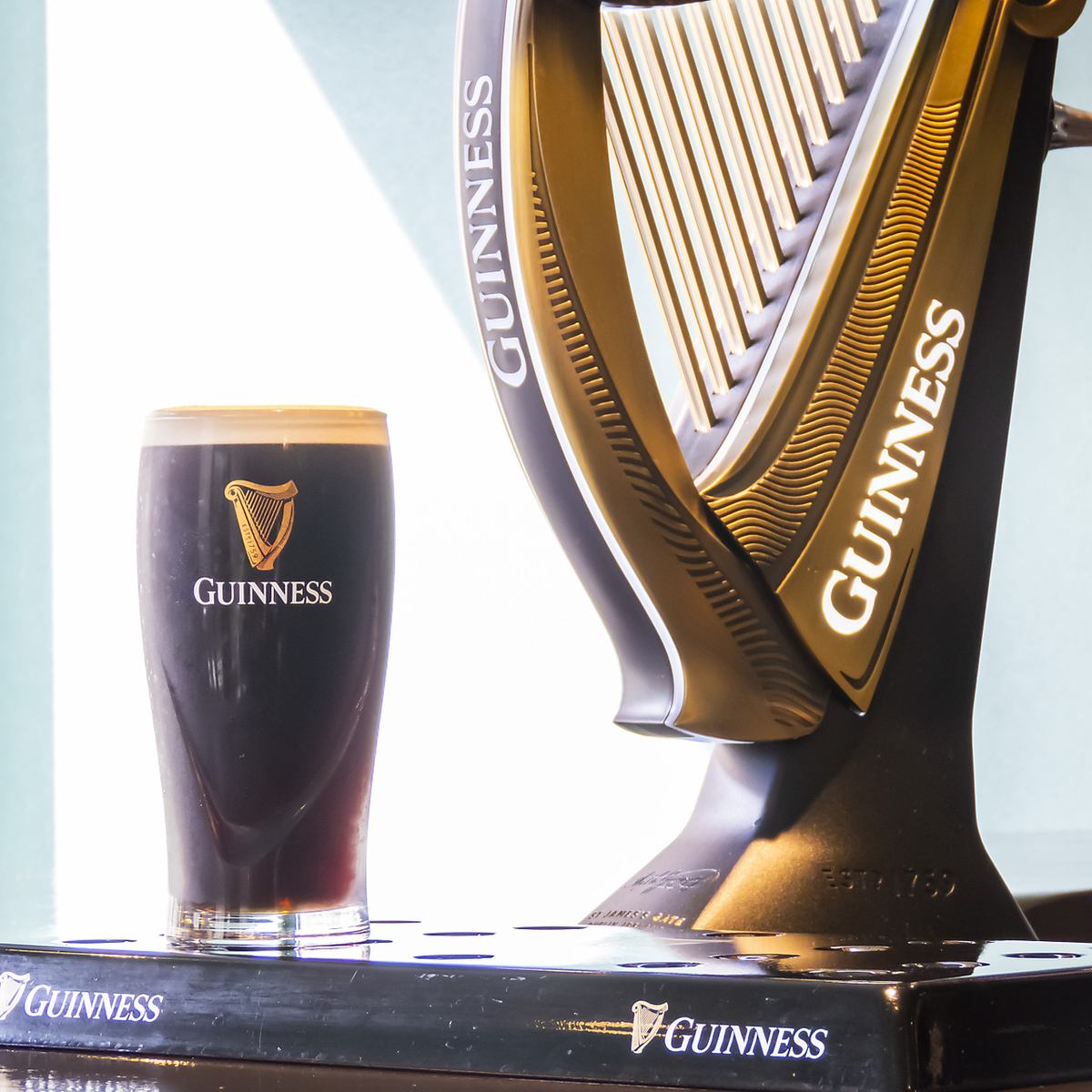 If you're looking for delicious food and drinks for lunch, head to Pub Saint Germain!