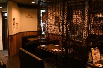 Except for the counter, all seats are sofa seats! Great for company banquets or leisurely girls' nights out!