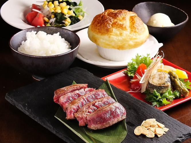 [Lunch] 8 dishes including sirloin steak, one drink included♪