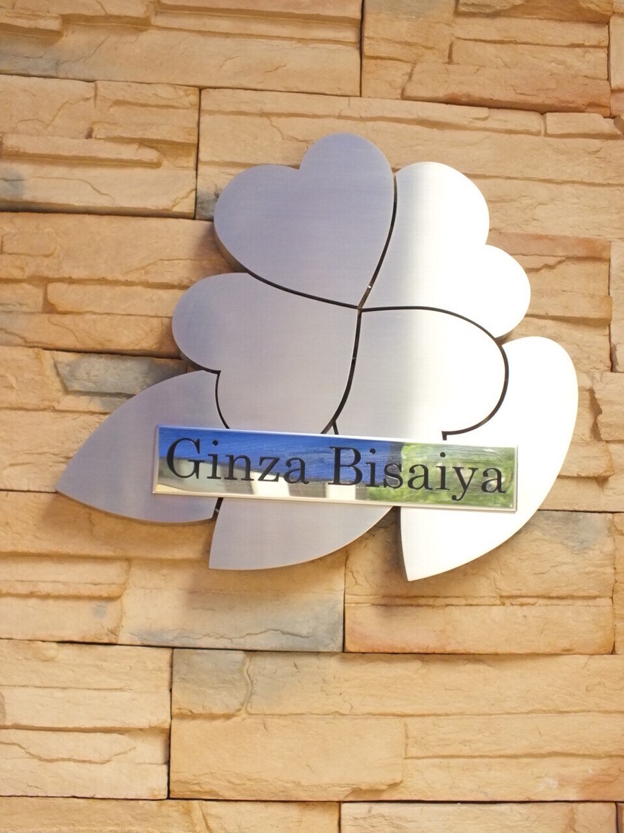 The entire first floor is available for private rental! It can accommodate approximately 34 people. Budget and number of guests are negotiable!