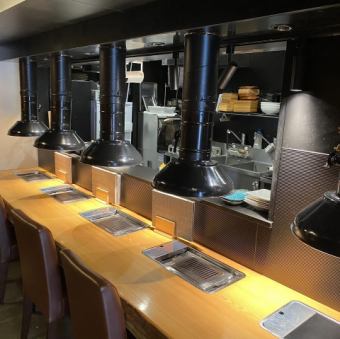 我们有吧台座位,非常适合约会。与你爱的人共度一段难忘的时光。