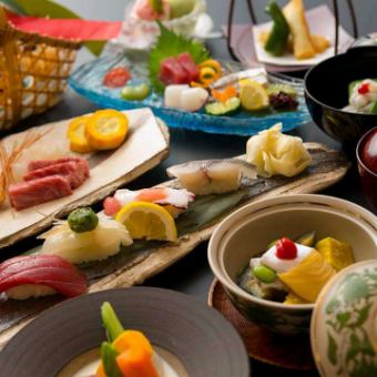 For parties and entertaining: The "Mukashimura Course" features a variety of seasonal dishes that change monthly, including high-quality Japanese black beef and three types of fresh fish.