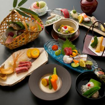 [For parties] Includes 90 minutes of all-you-can-drink.Enjoy the delicious seasonal flavors of Mukashimura at an affordable price with the "Tessen Course."