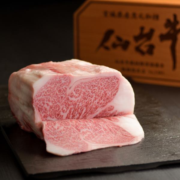 牛タンや肉寿司、その他の肉料理は厳選された仙台牛でご提供致します。