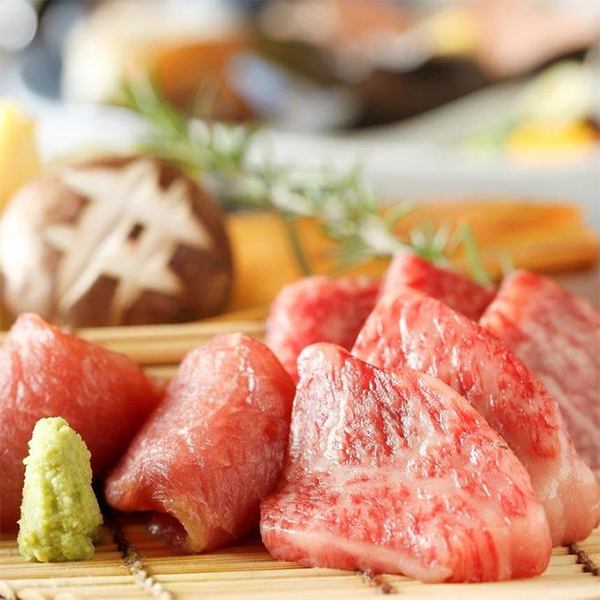 鮮魚盛り合わせは毎日漁港直送の新鮮な鮮魚を使用しております。