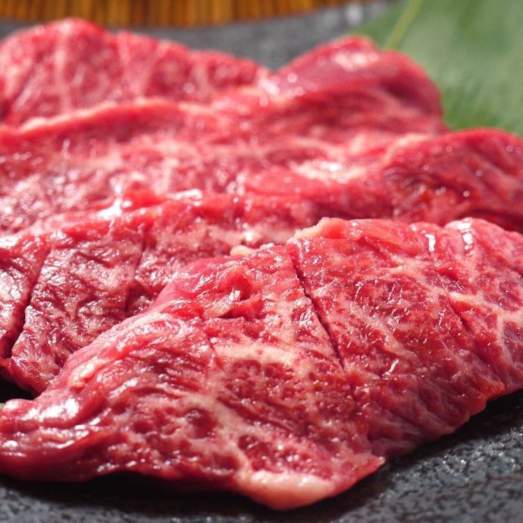 The recommended yakiniku is skirt steak.You can enjoy a variety of skirt steaks, from high quality beef skirt steak to Wagyu beef skirt steak!