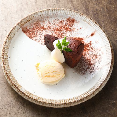 Gateau Chocolat for Adults ~With Vanilla Ice Cream~