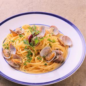 Spaghetti with clam shells