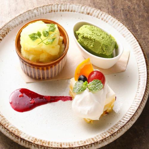 You can order three petit desserts for an additional 490 yen (539 yen including tax)