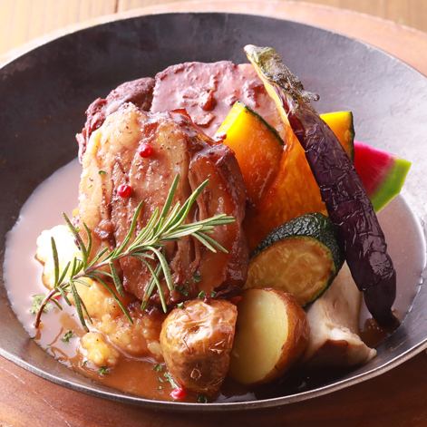 [DAER FROM Specialty!] Melting Beef Ribs Simmered in Carefully Selected Red Wine ~Served with Smooth Mashed Potatoes~