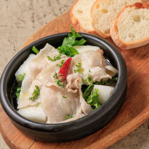 ★豚肉と大根、春菊ポン酢風味の豚しゃぶアヒージョ【ディアフロム名物!欲張りアヒージョ5種】