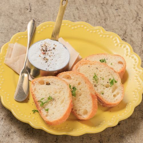 ワインのお供に塩生クリーム&バケット