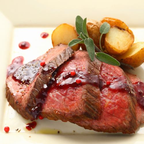 Domestic Kuroge Wagyu Beef! Carefully Selected Red Meat Steak ~Framboise and Red Wine Sauce~