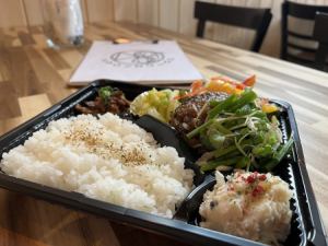 特製！和豚もちぶたハンバーグ弁当！！