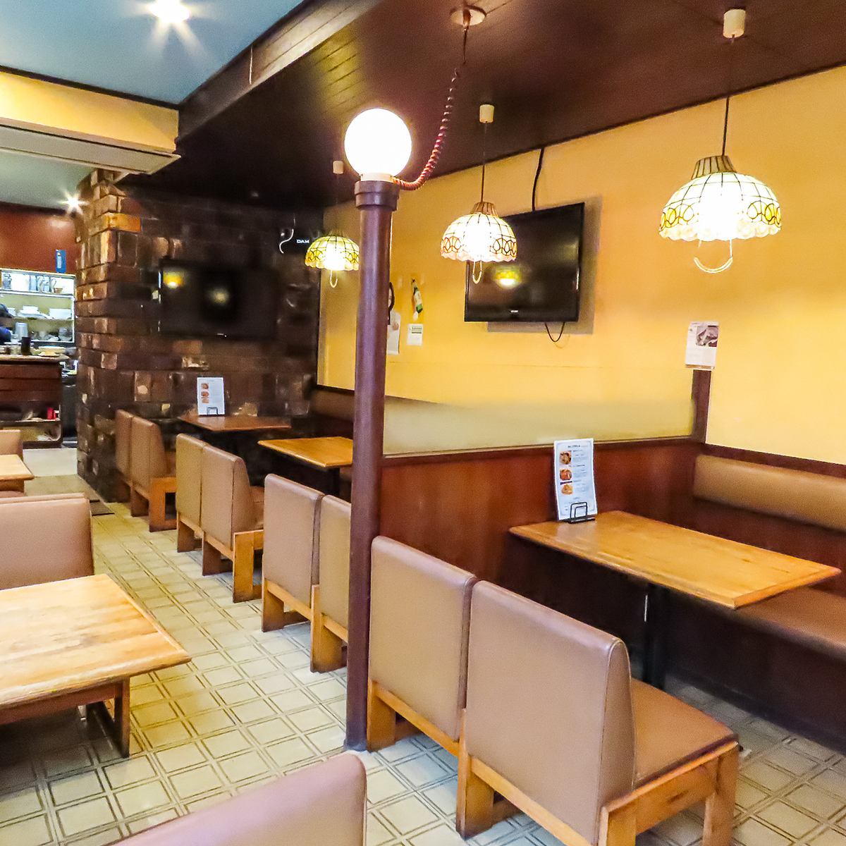 落ち着いた店内でゆっくり食事をお楽しみいただけます。