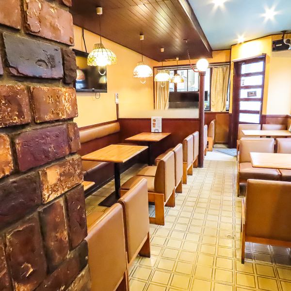 お得なクーポンを発行しておりますので、ご来店の際はぜひチェックしてください♪お支払いは現金だけでなく、各種クレジットカードや電子マネーにも対応しており、スムーズなお会計が可能です。南国をイメージした明るくアットホームな内観でお客様をおもてなしいたします。気軽に当店自慢のメニューをご堪能ください。