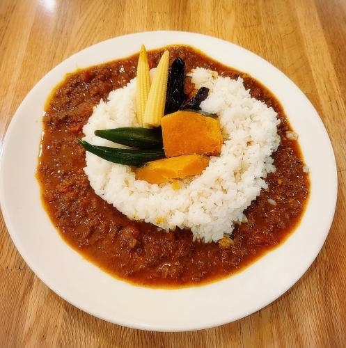 Spicy keema curry with chunky vegetables