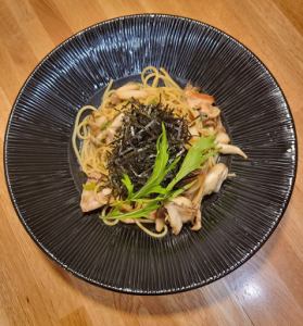 Japanese-style pasta with chicken and mushrooms