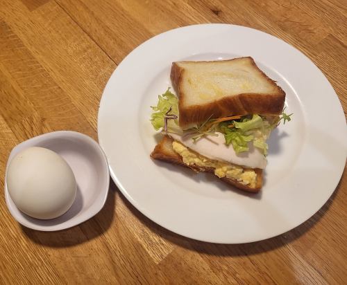 鸡肉火腿鸡蛋丹麦三明治
