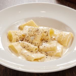 paque gorgonzola cream sauce