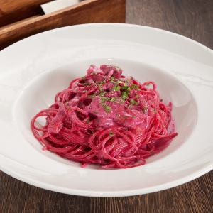 Spaghetti pancetta and beetroot red sauce