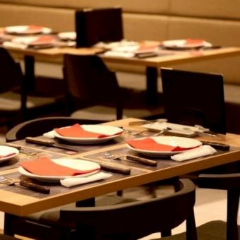 The table seating layout can be changed! We are also happy to discuss the number of people and seating arrangements, so please contact the store!