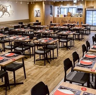 ◆カップル様・デート利用・記念日利用、お客様ごとの席間隔や、来店状況でご案内テーブルを配慮いたします◆なんば駅周辺でおしゃれなビアレストラン《ALEGRIA  Namba (アレグリアなんば)》3名様以上や5~6名様の中規模利用、団体様の歓迎会も大歓迎♪各種企業パーティーやウエディングの二次会にもお店を貸切ご相談も◎