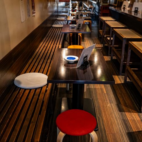気軽に座れるテーブル席