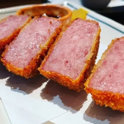 厚切りのハムカツ