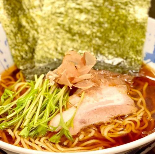 A Japanese restaurant makes it seriously! No compromise on soy sauce ramen with seafood soup stock
