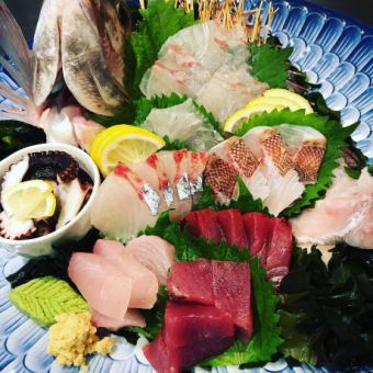 [Fresh fish sashimi platter, fish tempura, and gravy soup are the main items] 2-hour all-you-can-drink including draft beer and local sake included