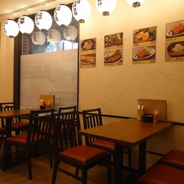 【半個室席は特別なひとときを演出するプライベート空間】特別なシーンや大切な集まりにぴったりです！木と石の自然素材が織り成す和の風情に包まれながら、ゆったりとお食事を楽しむことができます。プライベートな空間で、大切な人たちとの特別なひとときをお楽しみください♪