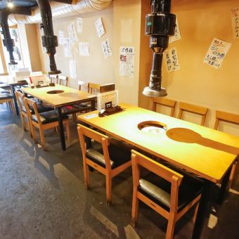 The first floor has tables for 4/6 people and counter seats!