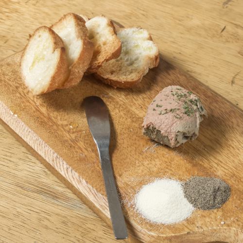 地鶏のレバーパテ