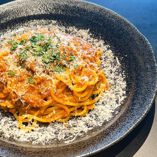 肉々しいボロネーゼパスタ