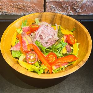 Seasonal green salad