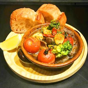 Lemon Ajillo with various meats and seasonal vegetables
