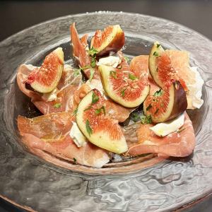 Seasonal fruits and prosciutto