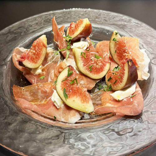 Seasonal fruits and prosciutto