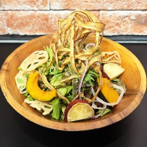 Green salad of seasonal vegetables