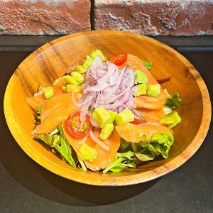 Smoked salmon and avocado salad
