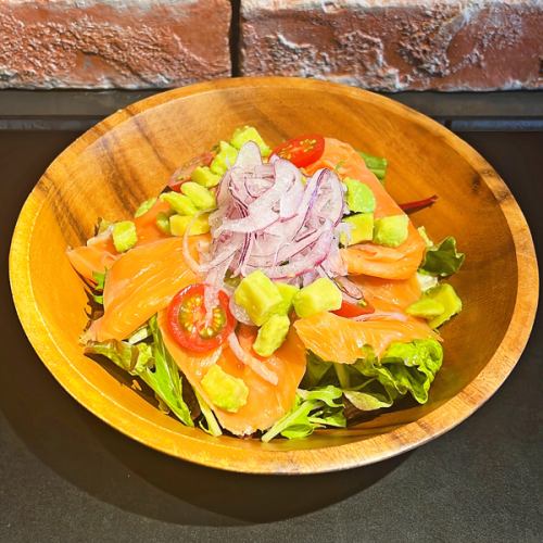 Smoked salmon and avocado salad