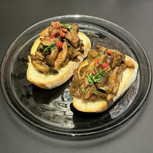 Beef tongue and mushroom bruschetta